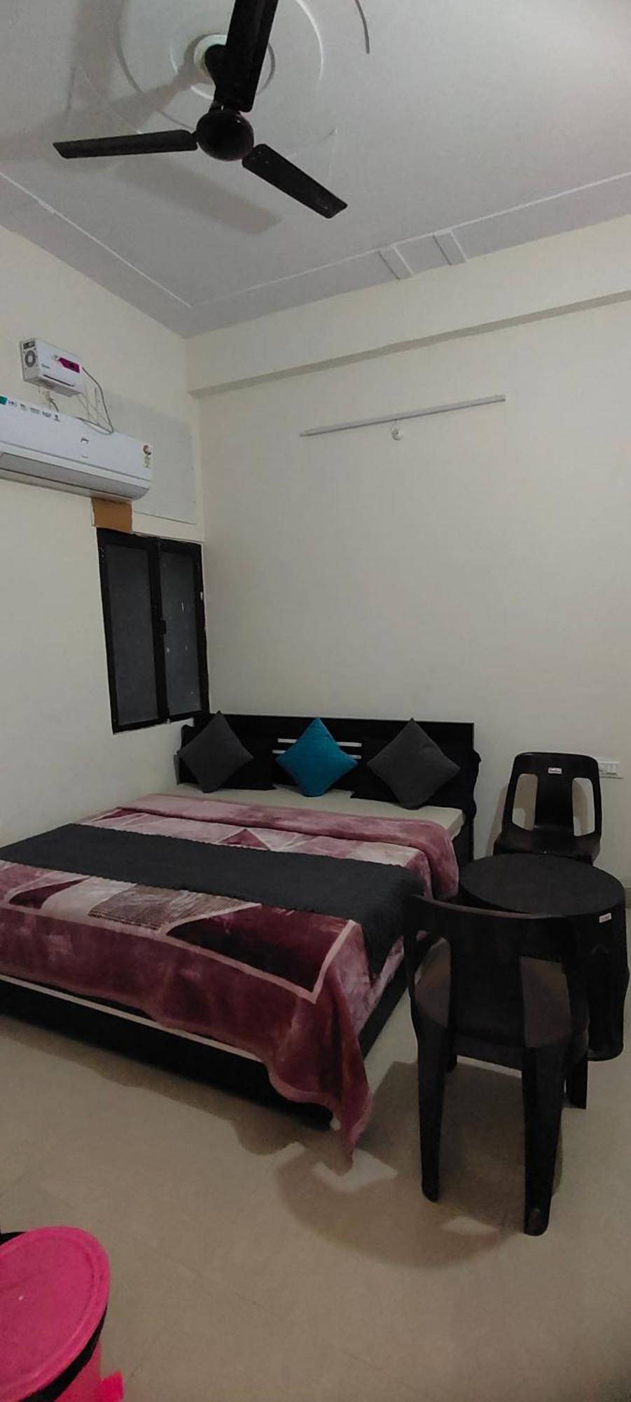 Hotel Shri Jee Dham Near Prem Mandir